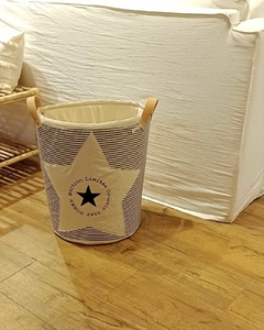 Canasto de ropa de tela estrella rayada - Chez Deco