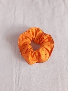 Colita de pelo pintitas naranja