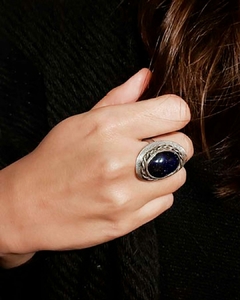 A 906 - Anillo de Plata 925 - Diseño Artesanal @dahojoyas - Ovalo texturado con Piedra Estrella natural engarzada con trenza de plata en internet
