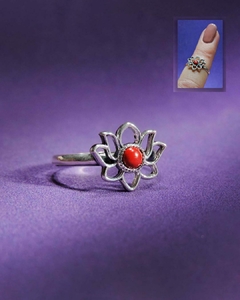 A 800 - Anillo de Plata 925 - Flor de Loto con gema roja