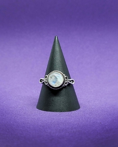 A 988 - Anillo de Plata 925 - Piedra de la Luna engarzada con omegas - comprar online