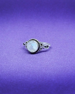 A 988 - Anillo de Plata 925 - Piedra de la Luna engarzada con omegas