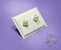 AR 320 - Aros pasantes de Plata 925 - Perla engarzada (4 mm)