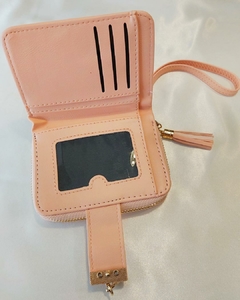 BI 649 - Mini Billetera Eco Cuero con plumita y herrajes dorados con correa corta - Tarjetero independiente en internet