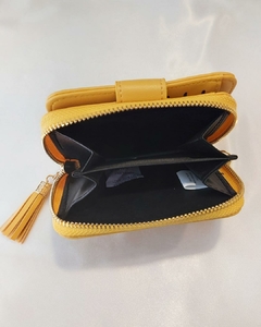 BI 649 - Mini Billetera Eco Cuero chica con plumita y herrajes dorados con correa corta - Tarjetero independiente en internet