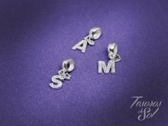 D 1021 - Dijes - Charms de Plata 925 - Letra con cubic (10 mm c/ gancho 20 mm) y dije de cristal (3 mm)