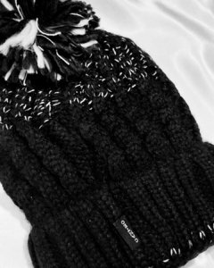 GO 653 - Gorro de lana mitad jaspeado con pompón Blanco y Negro - Interior de Piel Sintética