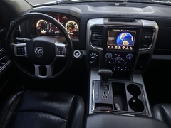 RAM 1500 Laramie 5.7 V8 4x4 2015 en internet