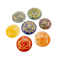 7 PIEDRAS 7 CHAKRAS GRABADAS