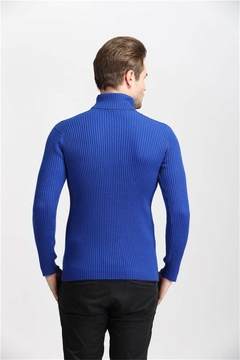 Imagem do suéter masculino gola alta slim fit