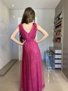 LOCAÇÃO Vestido Fucsia em tule na internet