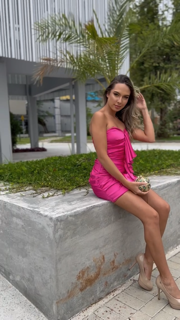 LOCAÇÃO Vestido curto pink na internet