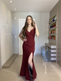 LOCAÇÃO Vestido Marsala com fenda