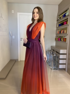 LOCAÇÃO Vestido em tule Degrade Roxo e Laranja Mangas