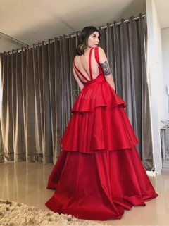 LOCAÇÃO Vestido vermelho camadas e laço na internet