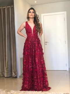 LOCAÇÃO Vestido princesa vermelho/marsala com flores 3D em tecido - comprar online