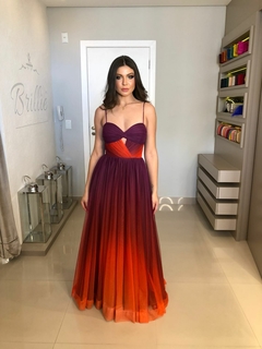 LOCAÇÃO Vestido em tule Degrade Roxo e laranja