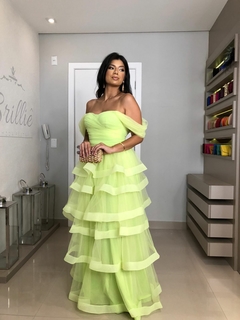 LOCAÇÃO Vestido Verde Limão em Tule e Saia em camadas na internet