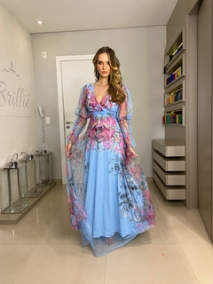 LOCAÇÃO Vestido azul estampado floral e manga longa na internet