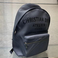 Mochila Rider em couro de bezerro cinza escuro com assinatura 2020 - comprar online