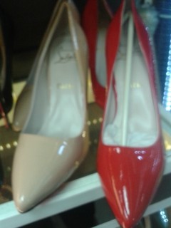 SCARPIN ESTILO CHRISTIAN LOUBOUTIN VERNIZ - COURO LEGÍTIMO