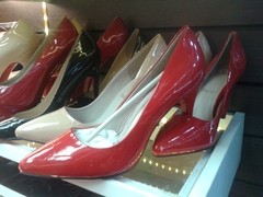 SCARPIN ESTILO CHRISTIAN LOUBOUTIN VERNIZ - COURO LEGÍTIMO - comprar online