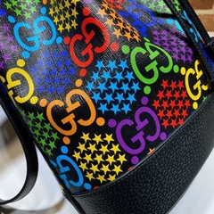 BOLSA BUCKET PSYCHEDELIC PRETA na internet