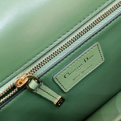 Bolsa Montaigne 30 em couro de bezerro- gradiente verde 2021 - comprar online