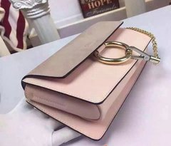 Bolsa Faye Small Premium Pink Light na internet