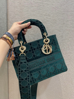 BOLSA LADY MEDIUM D-LITE EM CANNAGE BORDADO VELVET GREEN 2020 na internet