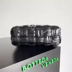 BOLSA BOTTEGA CASSETTE PRETA na internet