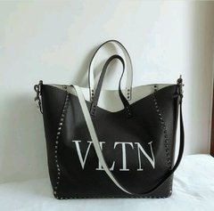 BOLSA VLTN ROCKSTUD BLACK - LINHA ITALIANA


