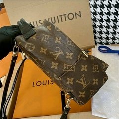 MINI MOCHILA LV - LINHA ITALIANA PREMIUM - Réplicas de Bolsas Grifes Famosas