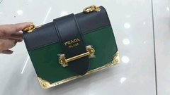 BOLSA PR4DA - VERDE COM PRETO - LINHA ITALIANA PREMIUM

