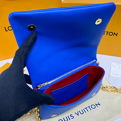 Bolsa Pochette Coussin Azul Coleção Atual - Linha Italiana na internet