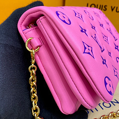 Imagem do Bolsa Pochette Coussin Rosa Coleção Atual - Linha Italiana