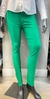 Pantalón de bengalina corte clásico semi chupín tiro alto verde beneton - tienda online