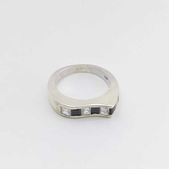 Anillo Dispar | ByN