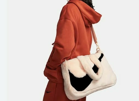 Bolso peluche Nike (PRECIO EXPRESADO EN DOLARES)