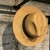 Sombrero Fedora de Ala Ancha Iraka Canela na internet