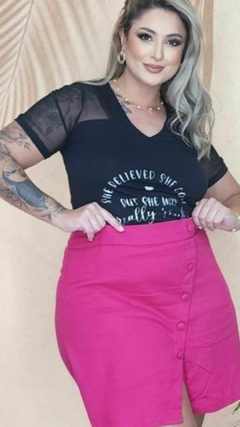 T-shirt Feminina Plus Size com Manga Tule na internet