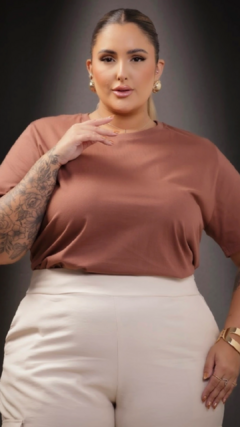 T-shirt Feminina Plus Size com Laço na internet