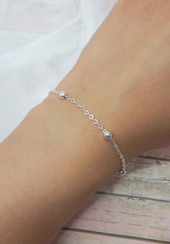 Pulsera simple con bolitas