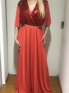 VESTIDO LARGO CRUZADO CON CINTURON DE STRASS BUSTO CON LENTEJUELAS Y MANGAS DE MICROTUL - Samar Moda