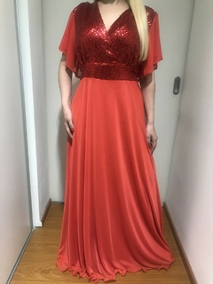 Imagen de VESTIDO LARGO CON BUSTO Y CINTURA DE LENTEJUELA, COMBINADO CON MICROTUL