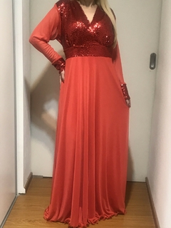 VESTIDO CON MANGA LARGA DE MICROTUL CON BUSTO CINTURA Y PUÑO DE LENTEJUELA