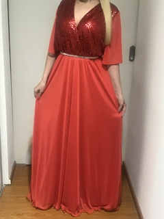 VESTIDO LARGO CRUZADO CON CINTURON DE STRASS BUSTO CON LENTEJUELAS Y MANGAS DE MICROTUL - comprar online