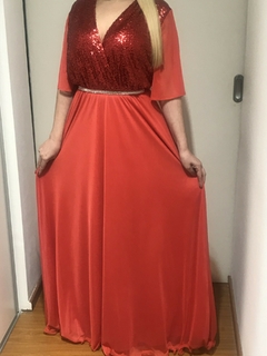 VESTIDO LARGO CRUZADO CON CINTURON DE STRASS BUSTO CON LENTEJUELAS Y MANGAS DE MICROTUL - tienda online