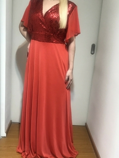 VESTIDO LARGO CON BUSTO Y CINTURA DE LENTEJUELA, COMBINADO CON MICROTUL en internet