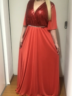 VESTIDO LARGO CRUZADO CON CINTURON DE STRASS BUSTO CON LENTEJUELAS Y MANGAS DE MICROTUL - comprar online